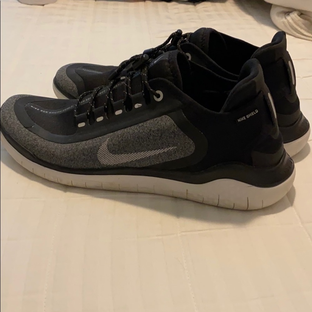 W Nike Free RN 2018 Shield Sneakers